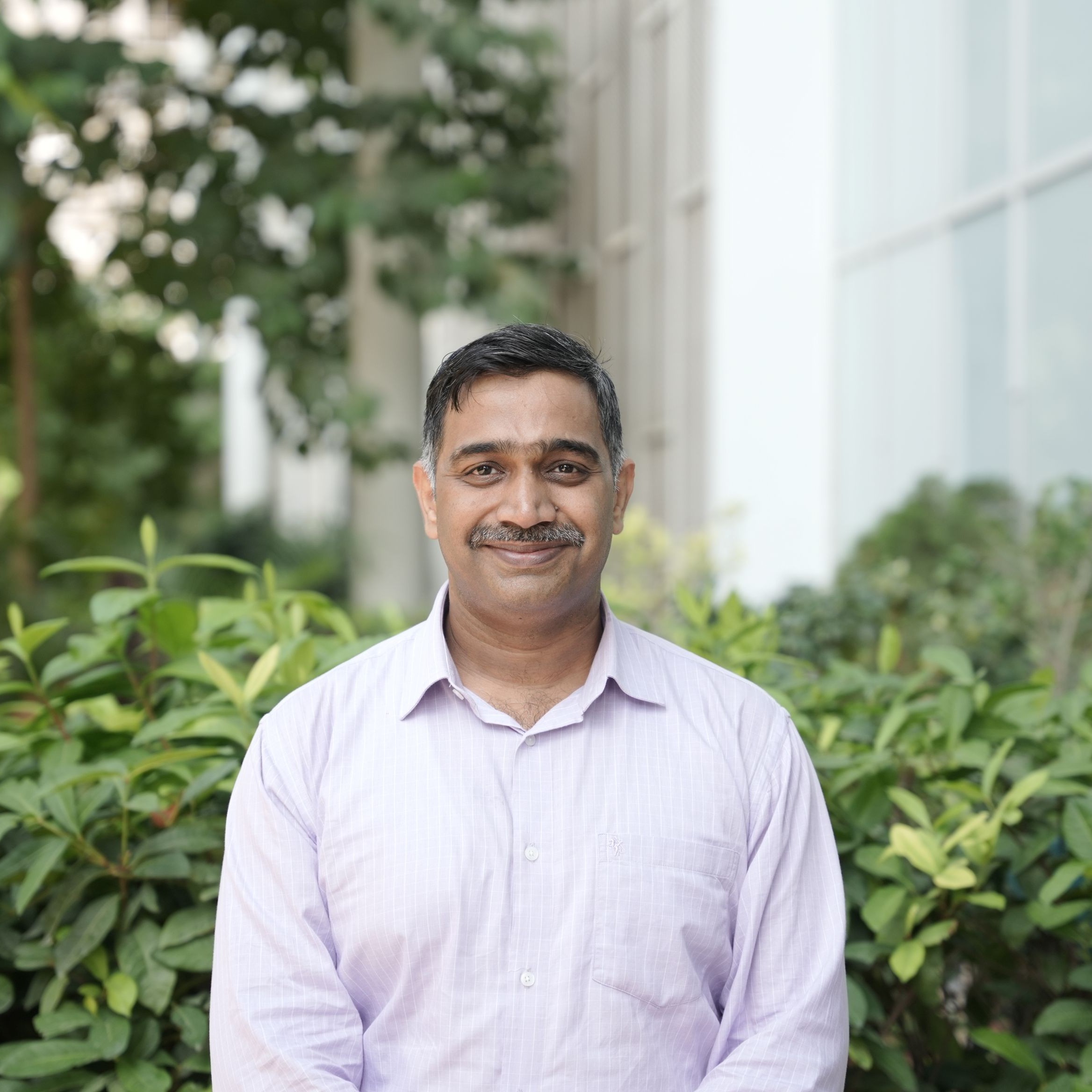 Dr Anuj Deshpande